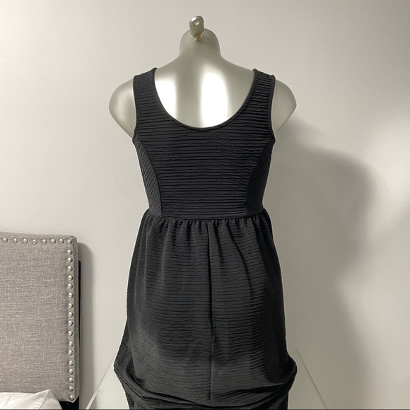 One Clothing Sleeveless Dress - Picture 4 of 10